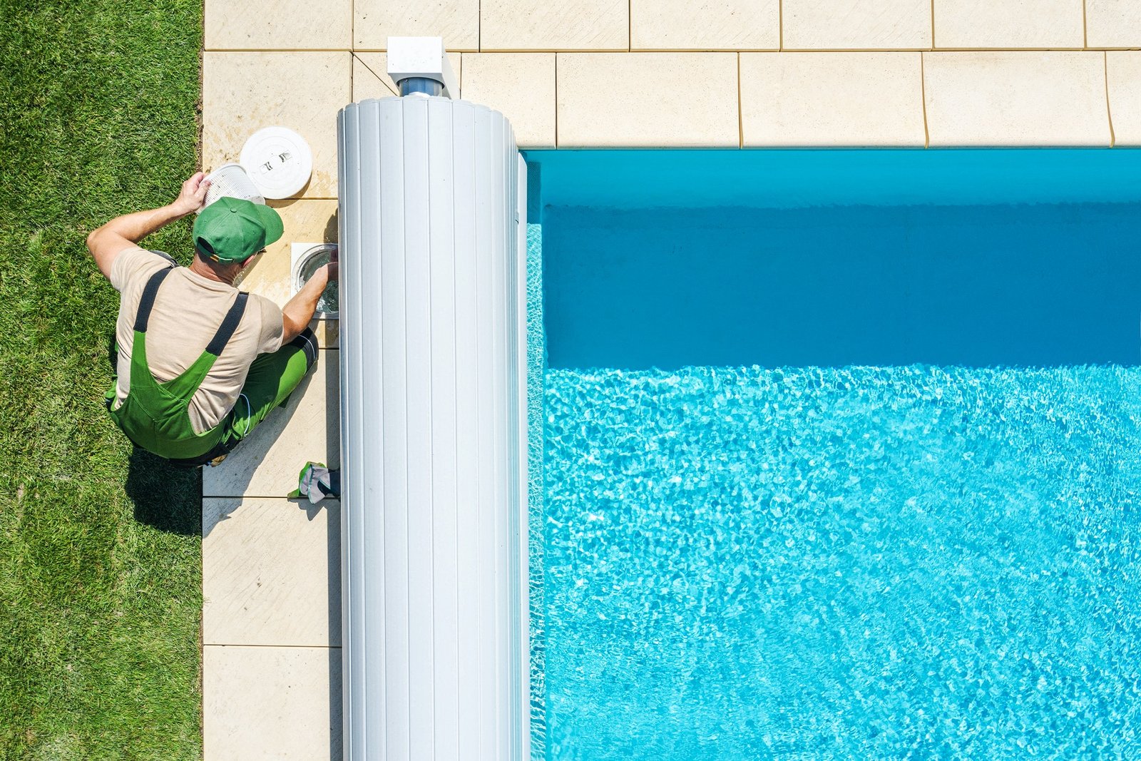 outdoor-swimming-pool-skimmer-filter-cleaning-aerial-view.jpg outdoor-swimming-pool-skimmer-filter-cleaning-aerial-view.jpg